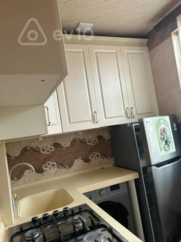 Satılır 2 otaqlı köhnə tikili 55 m²