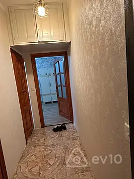 Satılır 2 otaqlı köhnə tikili 55 m²