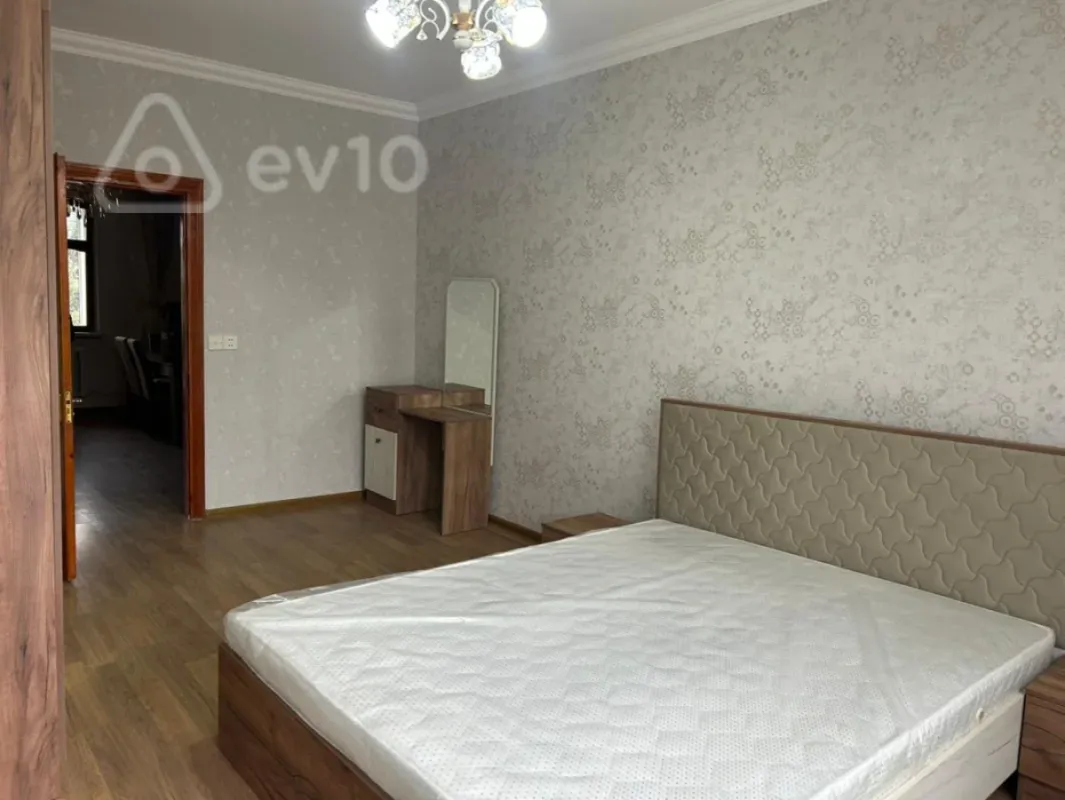 Satılır 2 otaqlı köhnə tikili 55 m²