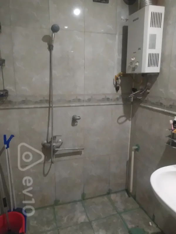 Kirayə verilir 3 otaqlı köhnə tikili 86 m²