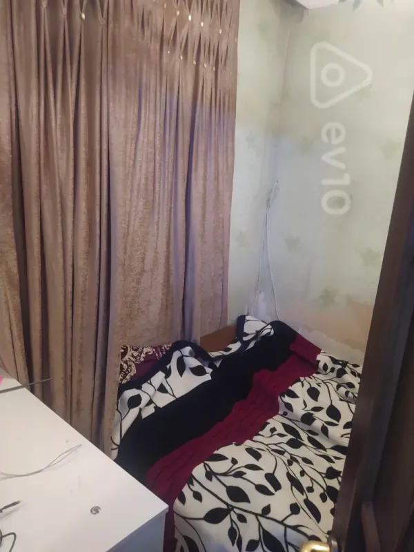 Kirayə verilir 3 otaqlı köhnə tikili 86 m²