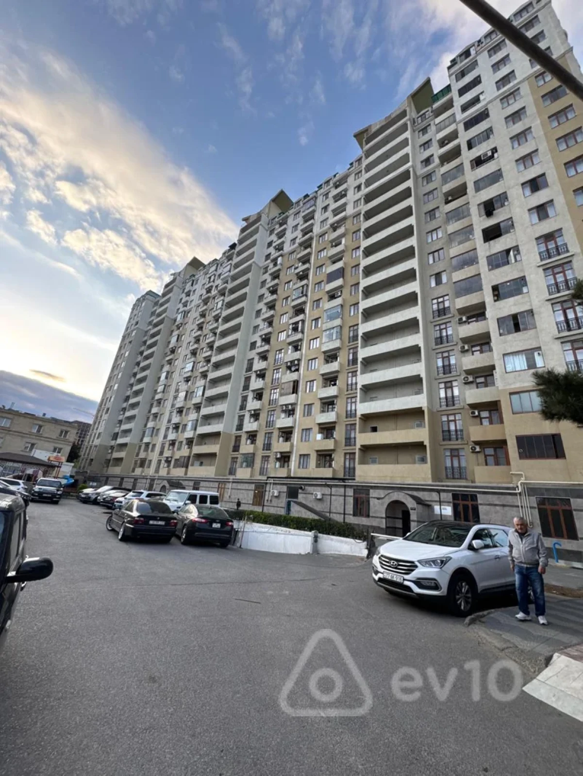 Satılır 3 otaqlı yeni tikili 121 m²