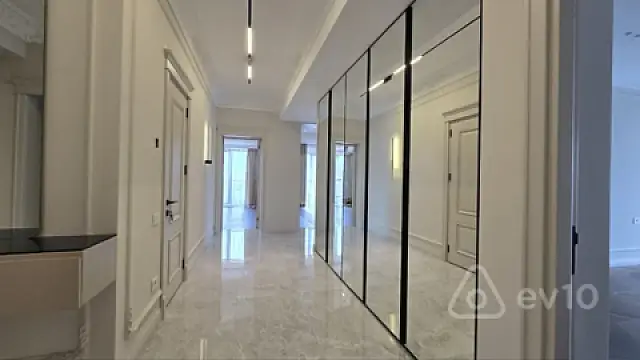 Satılır 3 otaqlı yeni tikili 127 m²