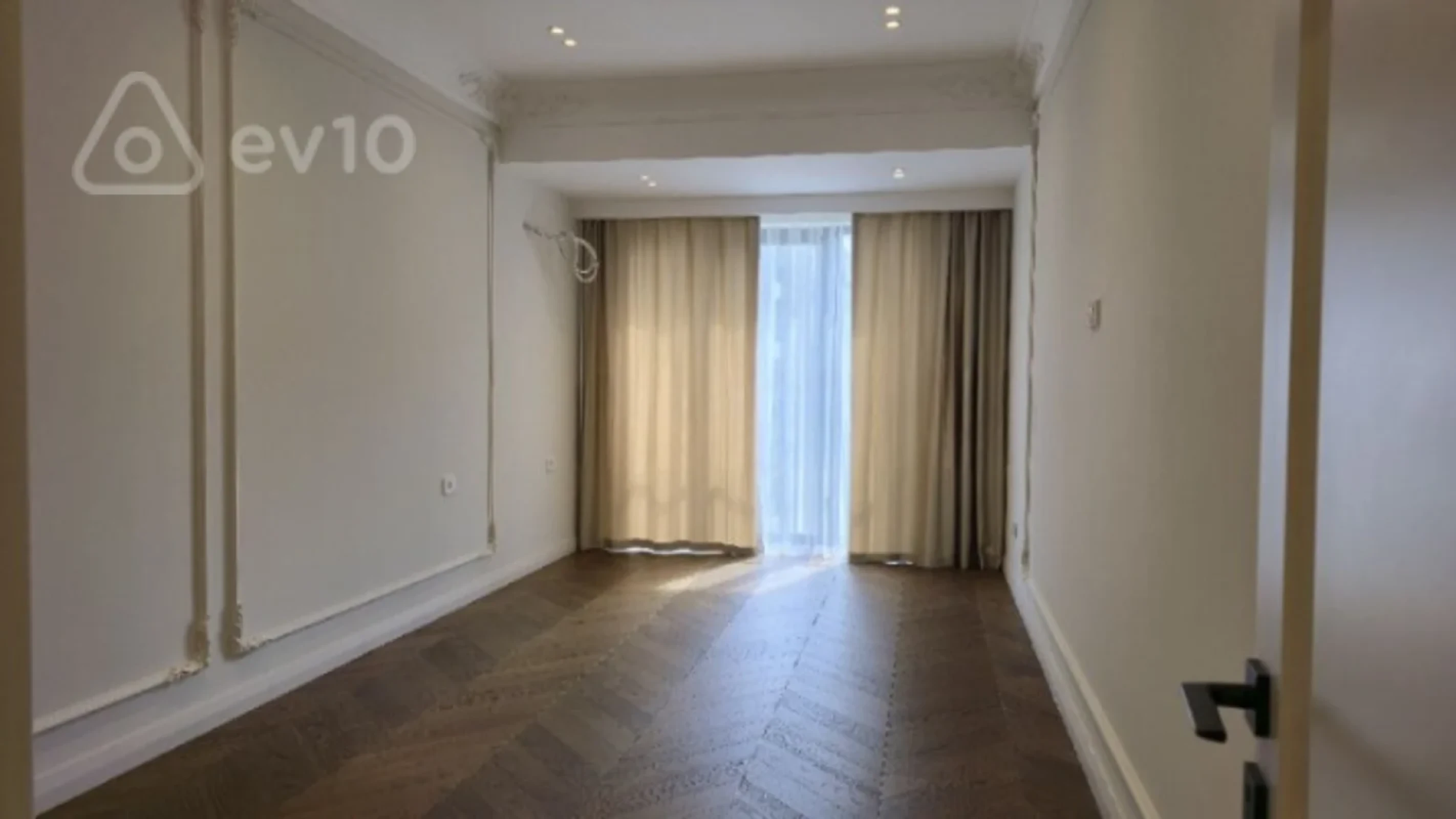 Satılır 3 otaqlı yeni tikili 127 m²