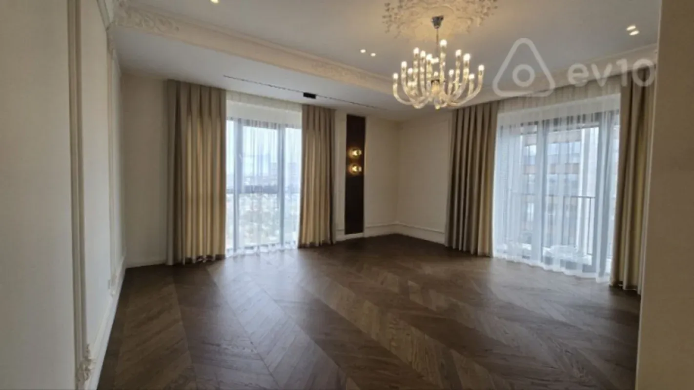 Satılır 3 otaqlı yeni tikili 127 m²