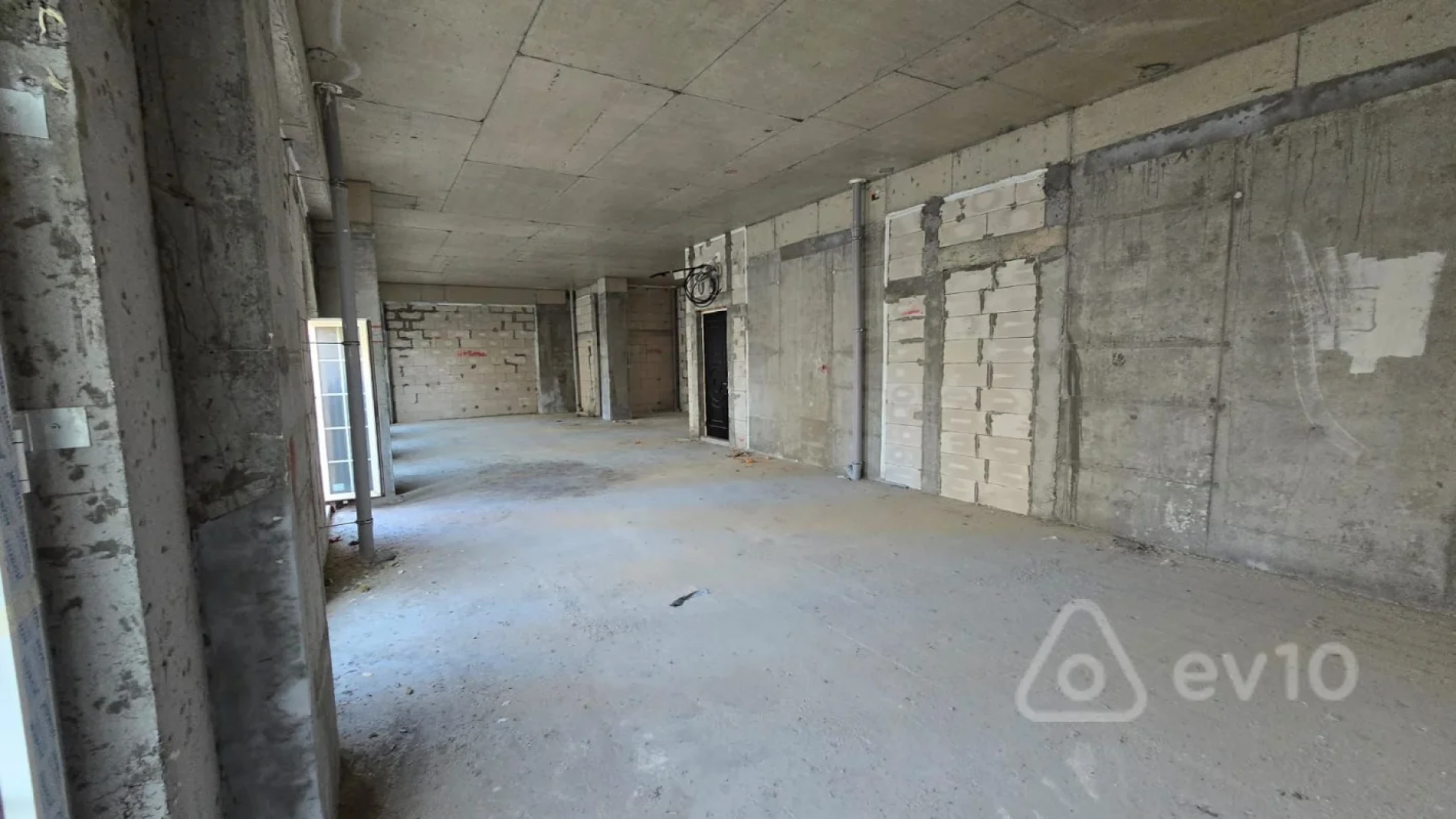 Satılır 3 otaqlı yeni tikili 145 m²