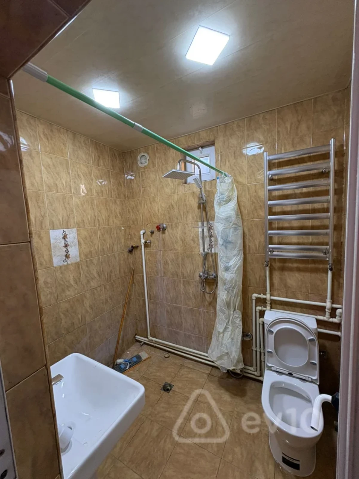 Satılır 3 otaqlı köhnə tikili 90 m²