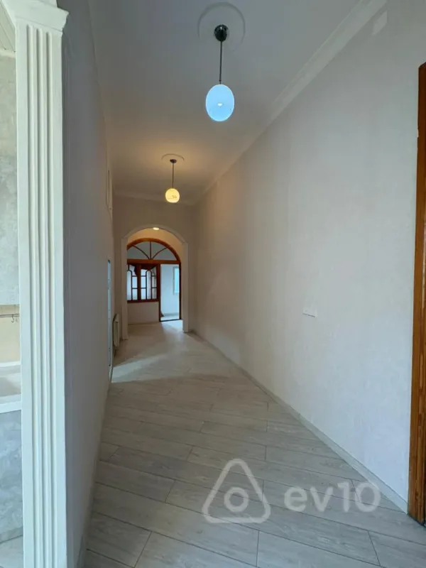 Satılır 3 otaqlı köhnə tikili 90 m²
