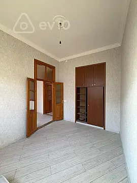 Satılır 3 otaqlı köhnə tikili 90 m²