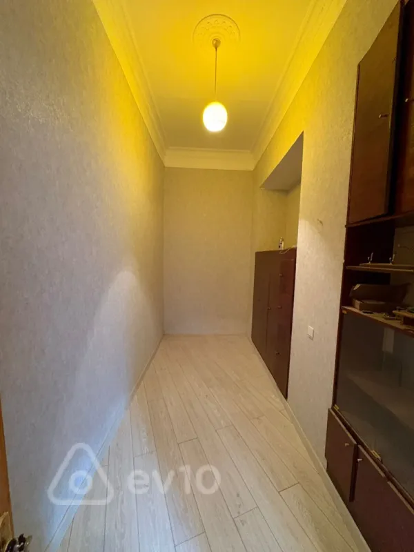 Satılır 3 otaqlı köhnə tikili 90 m²