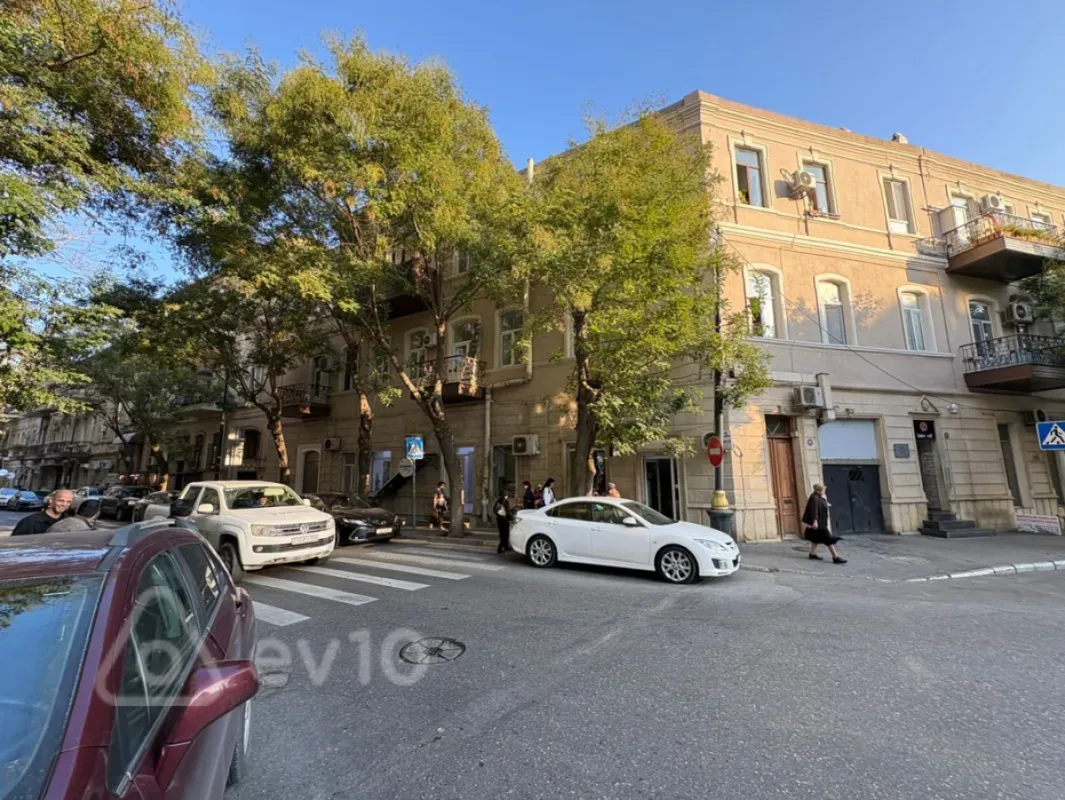 Satılır 3 otaqlı köhnə tikili 90 m²