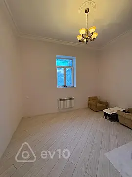 Satılır 3 otaqlı köhnə tikili 90 m²