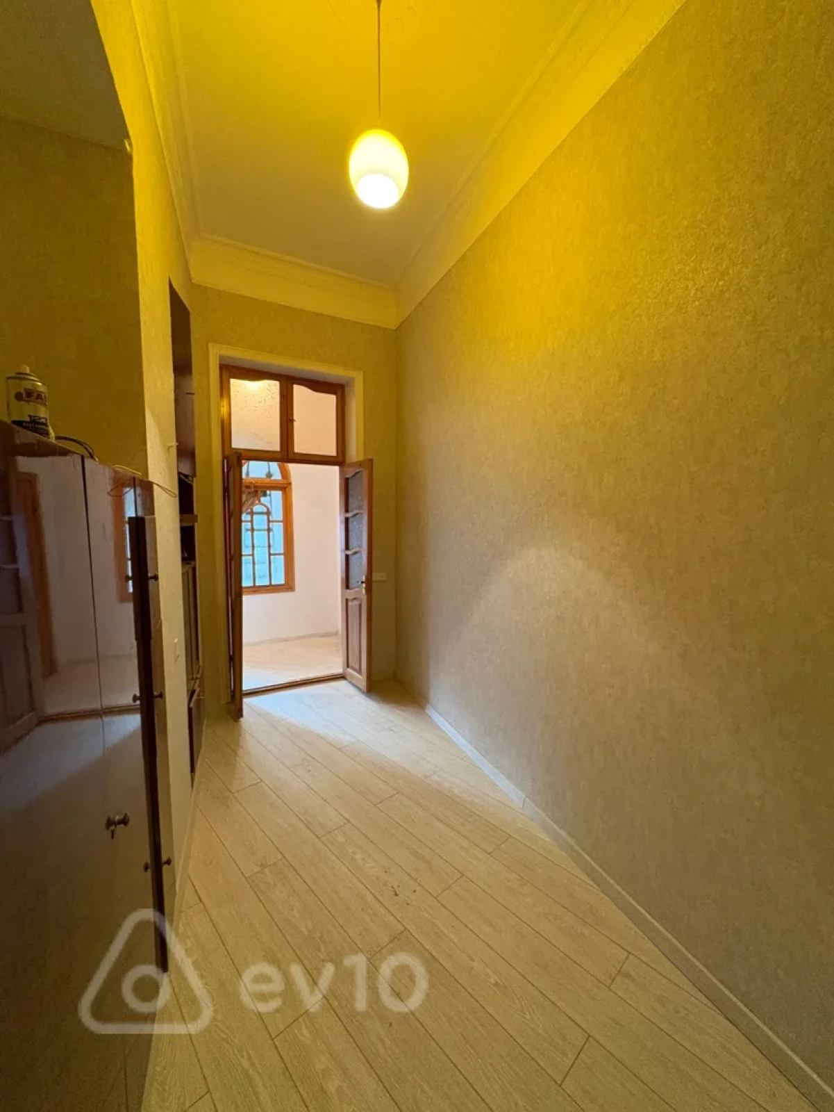 Satılır 3 otaqlı köhnə tikili 90 m²