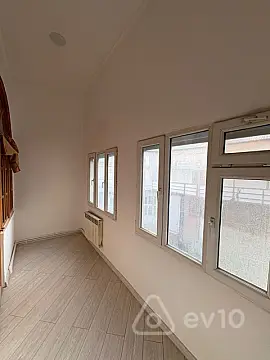 Satılır 3 otaqlı köhnə tikili 90 m²