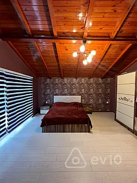 Satılır 5 otaqlı həyət evi 220 m²