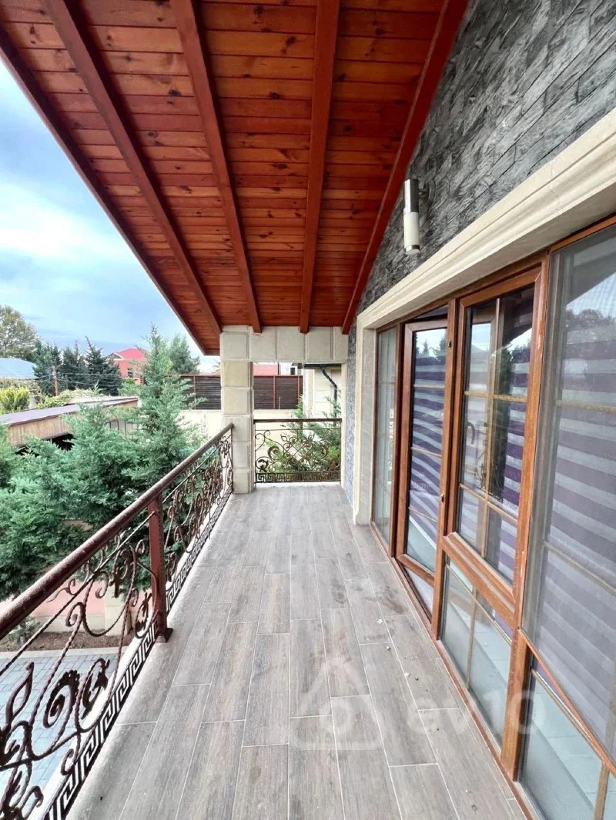 Satılır 5 otaqlı həyət evi 220 m²