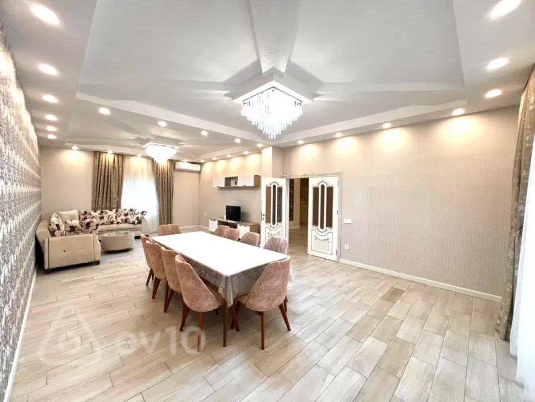 Satılır 5 otaqlı həyət evi 220 m²