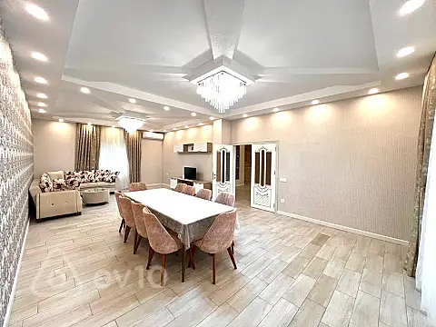 Satılır 5 otaqlı həyət evi 220 m²