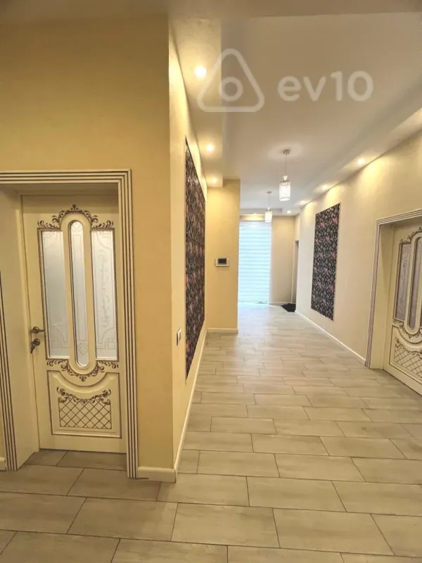 Satılır 5 otaqlı həyət evi 220 m²