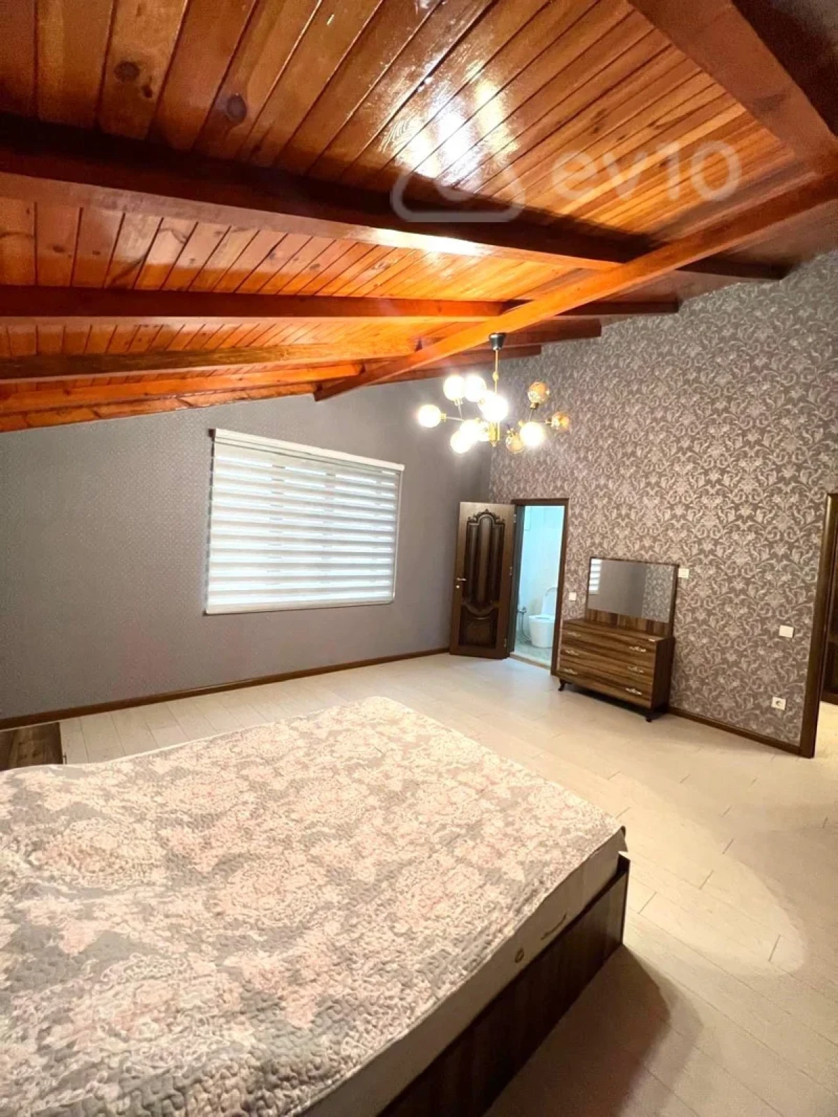 Satılır 5 otaqlı həyət evi 220 m²