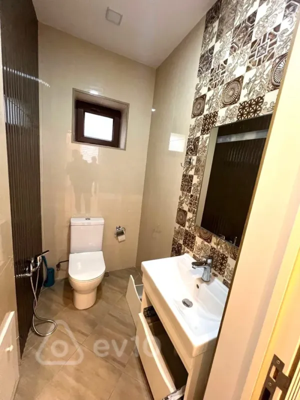 Satılır 5 otaqlı həyət evi 220 m²