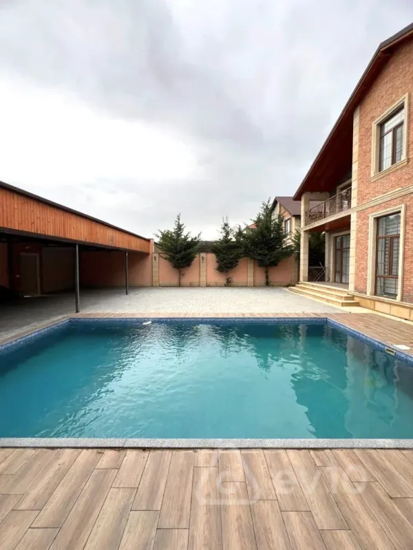 Satılır 5 otaqlı həyət evi 220 m²