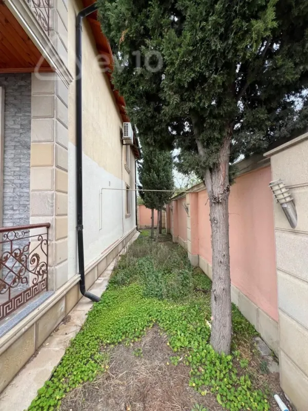 Satılır 5 otaqlı həyət evi 220 m²