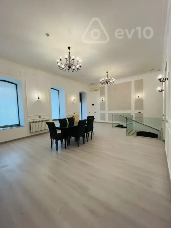 Kirayə verilir 6 otaqlı ofis 220 m²