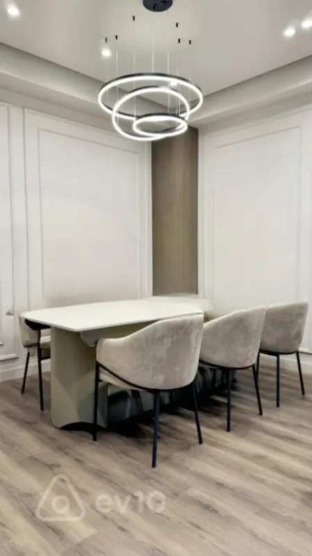 Kirayə verilir 3 otaqlı yeni tikili 140 m²