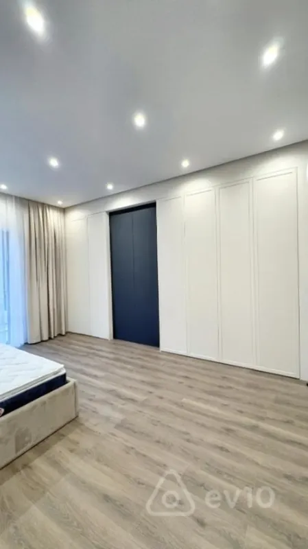 Kirayə verilir 3 otaqlı yeni tikili 140 m²