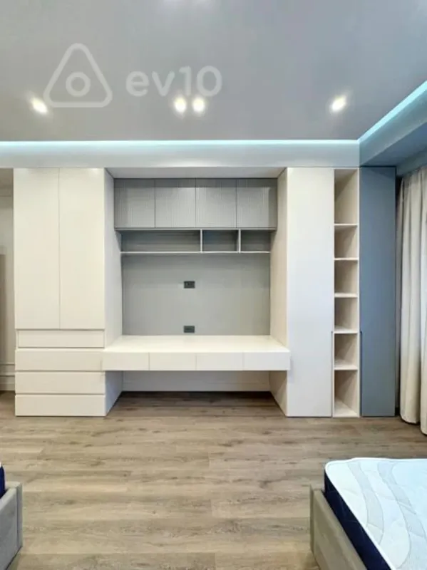 Kirayə verilir 3 otaqlı yeni tikili 140 m²