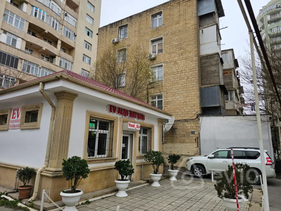 Satılır 3 otaqlı köhnə tikili 70 m²