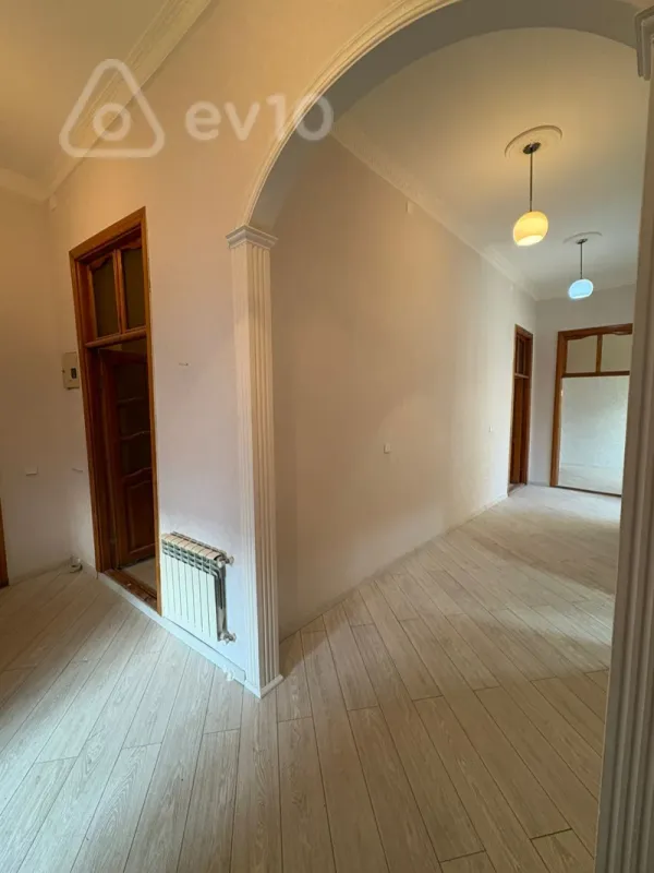 Satılır 3 otaqlı köhnə tikili 90 m²