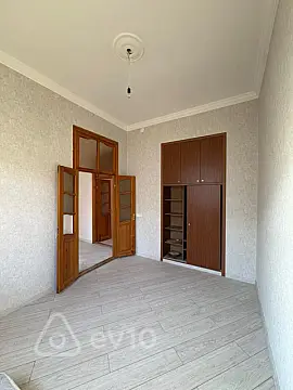 Satılır 3 otaqlı köhnə tikili 90 m²