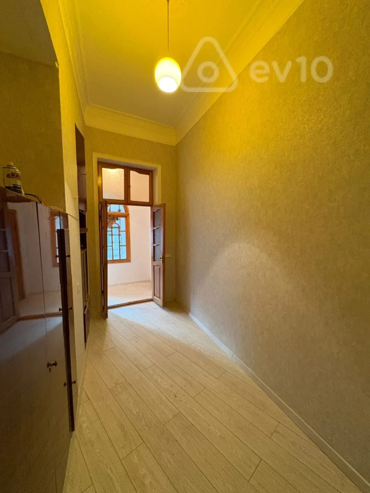 Satılır 3 otaqlı köhnə tikili 90 m²