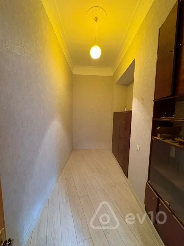 Satılır 3 otaqlı köhnə tikili 90 m²