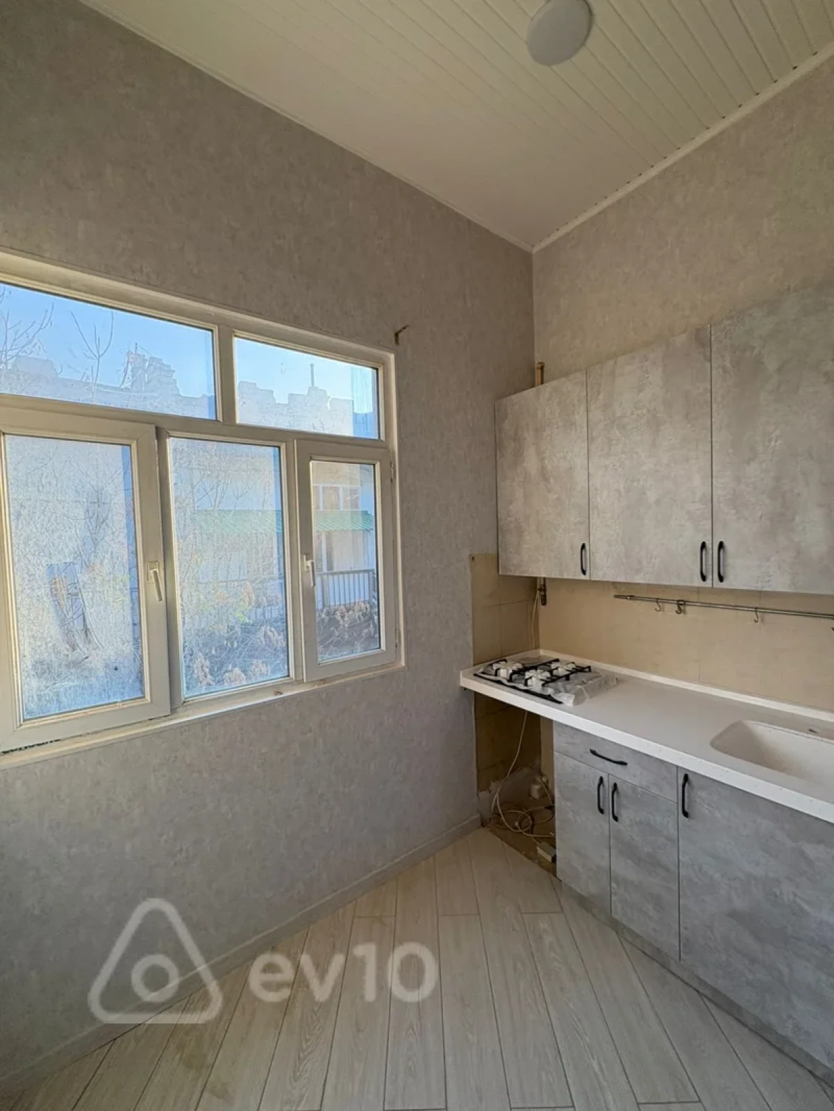 Satılır 3 otaqlı köhnə tikili 90 m²