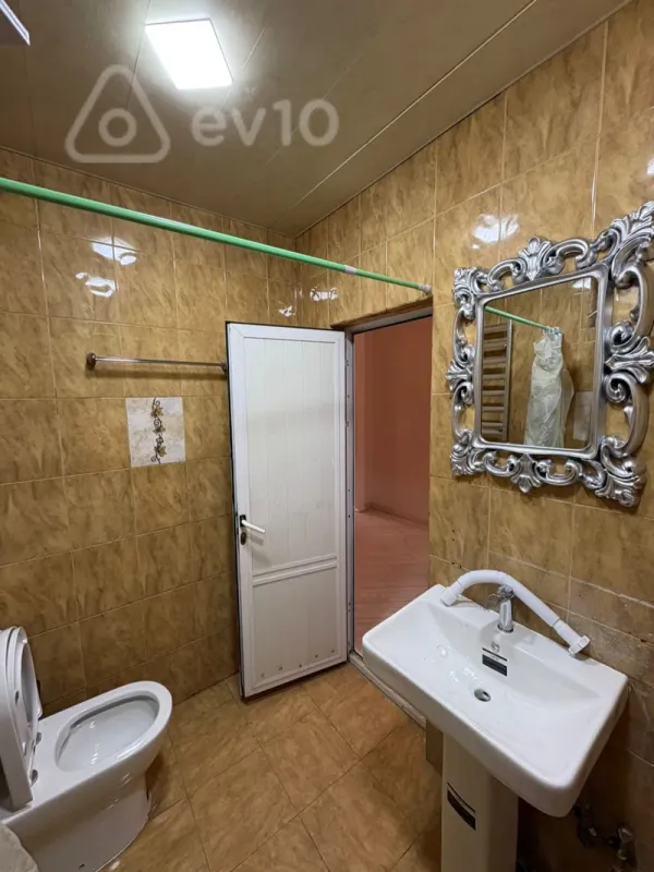 Satılır 3 otaqlı köhnə tikili 90 m²