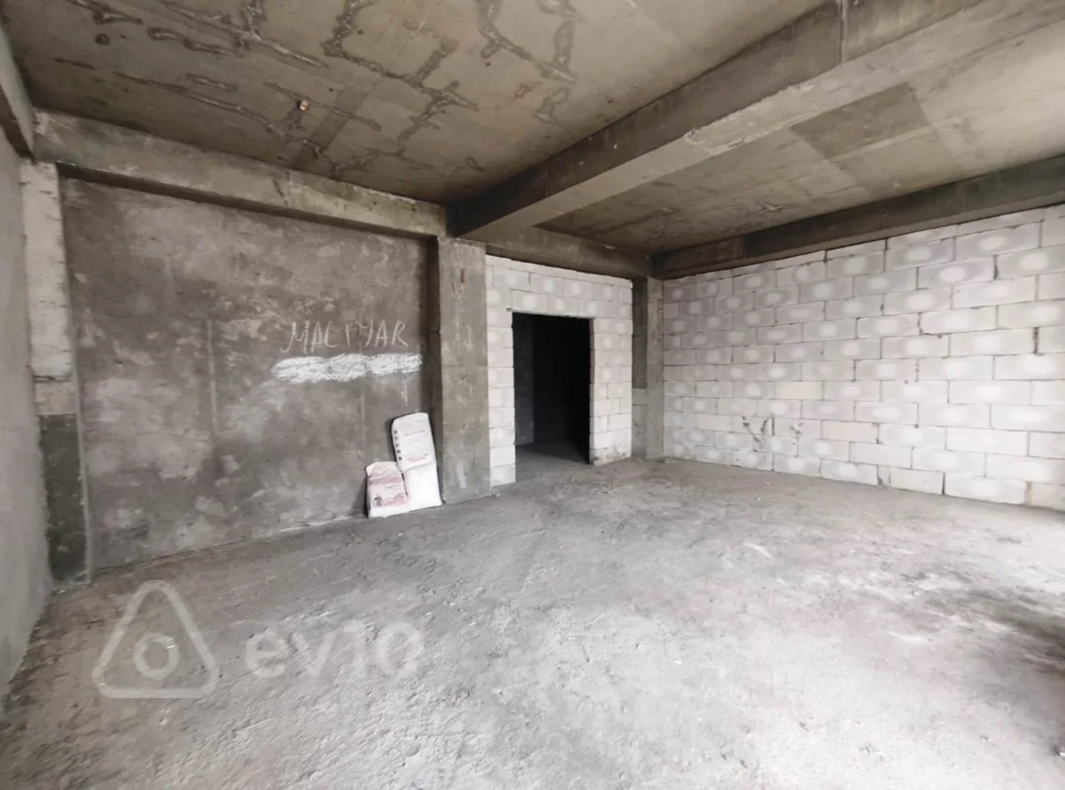 Satılır 4 otaqlı yeni tikili 210 m²