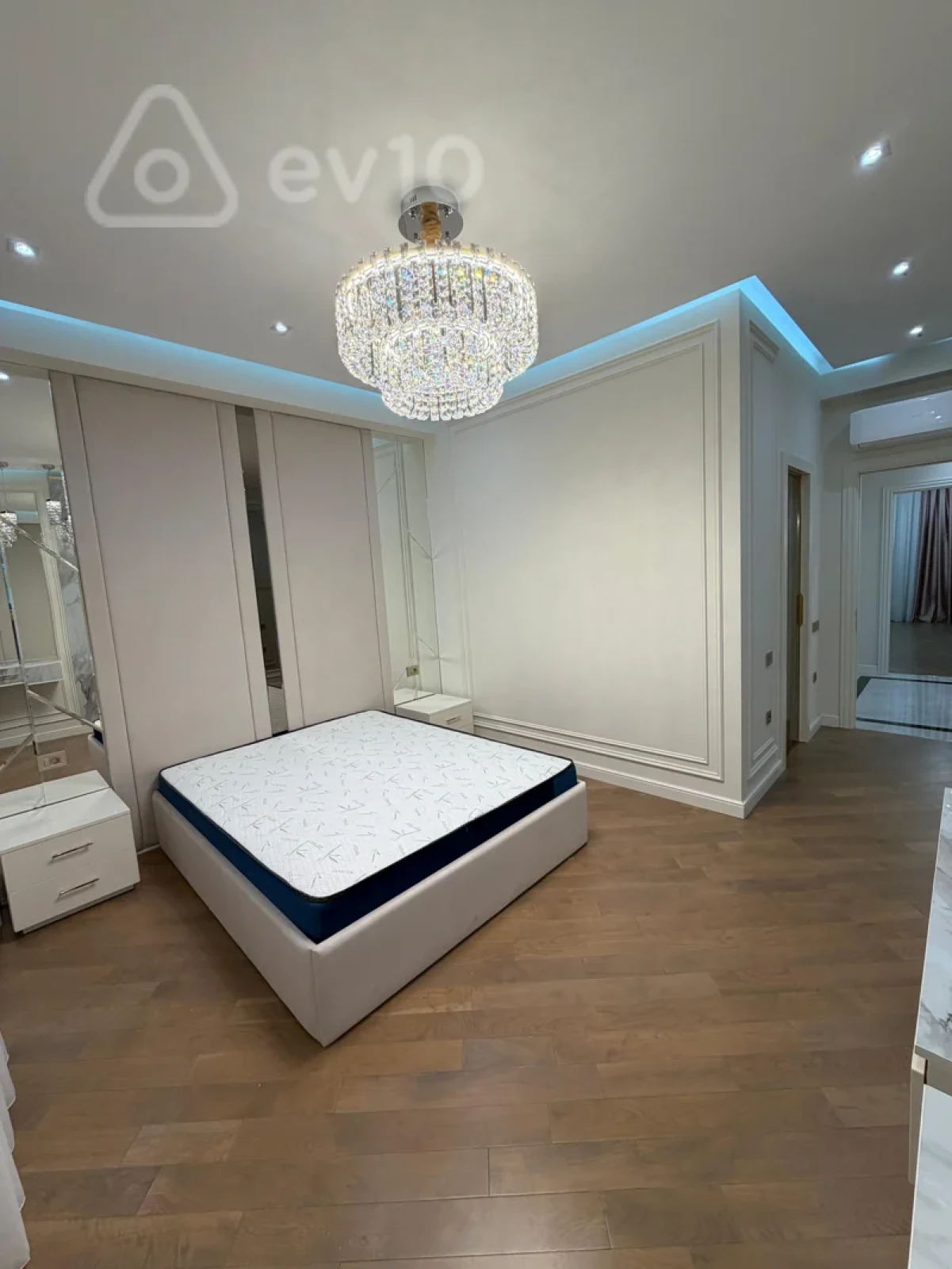 Kirayə verilir 3 otaqlı yeni tikili 140 m²