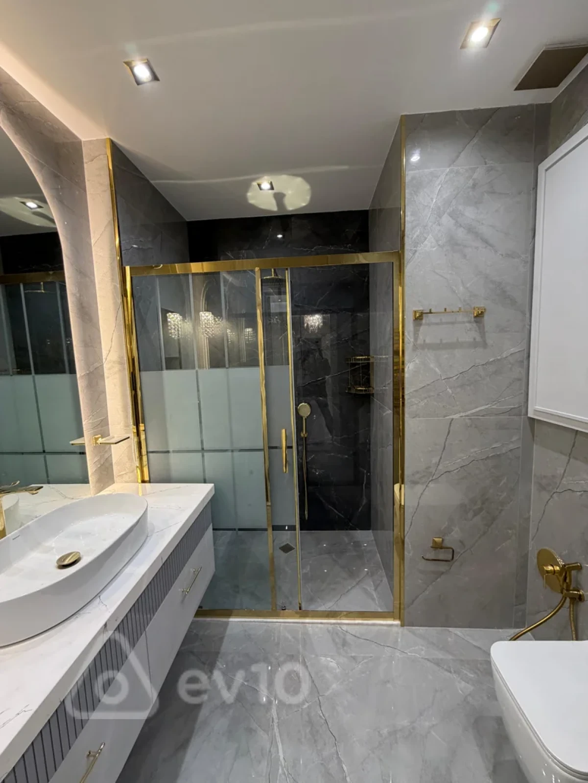 Kirayə verilir 3 otaqlı yeni tikili 140 m²