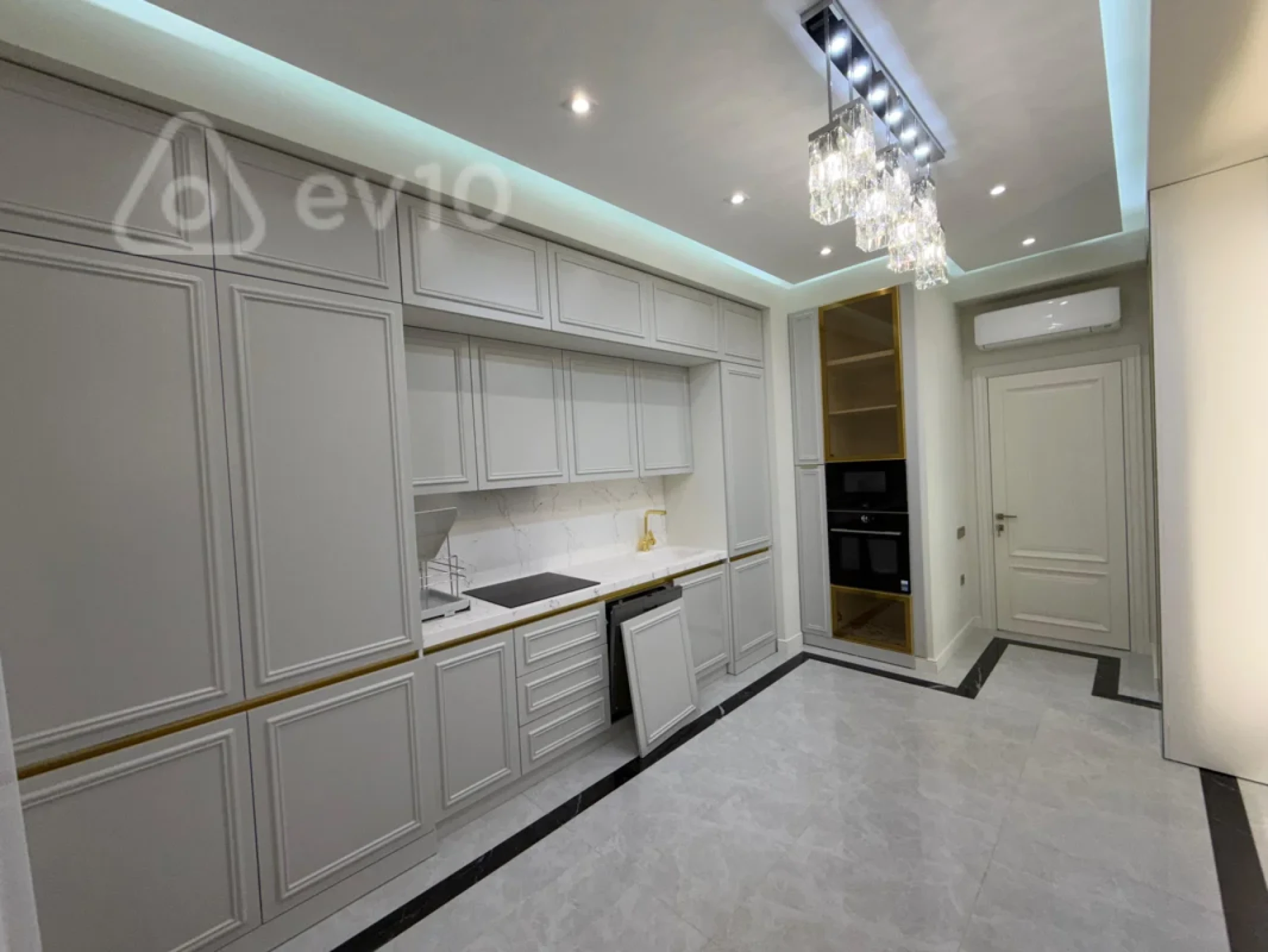 Kirayə verilir 3 otaqlı yeni tikili 140 m²