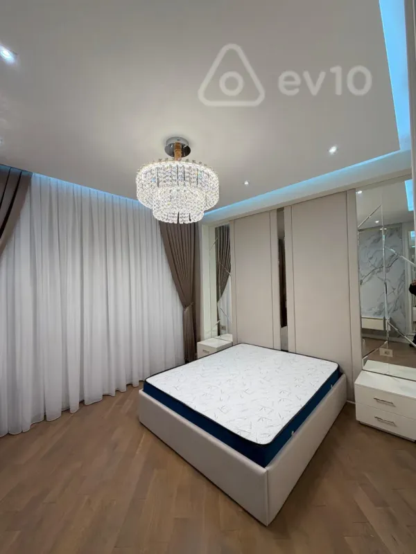 Kirayə verilir 3 otaqlı yeni tikili 140 m²