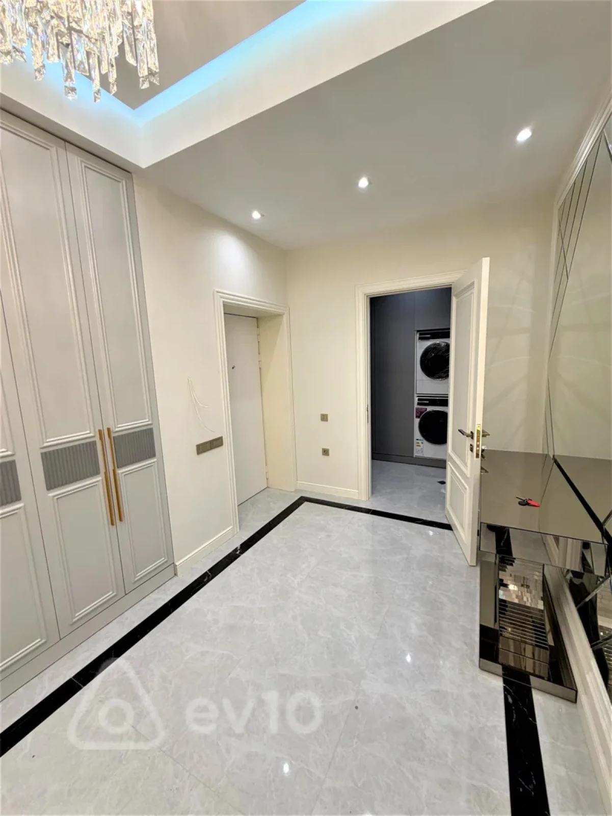 Kirayə verilir 3 otaqlı yeni tikili 140 m²