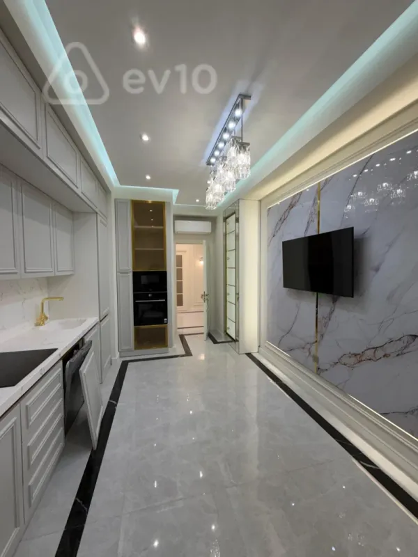 Kirayə verilir 3 otaqlı yeni tikili 140 m²