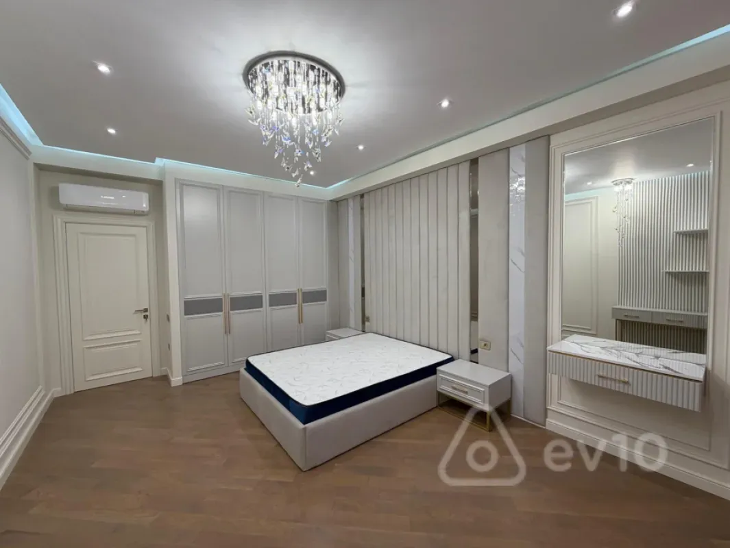 Kirayə verilir 3 otaqlı yeni tikili 140 m²