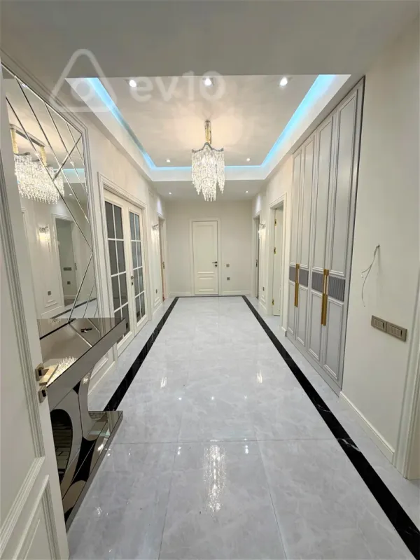 Kirayə verilir 3 otaqlı yeni tikili 140 m²