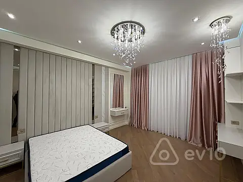 Kirayə verilir 3 otaqlı yeni tikili 140 m²