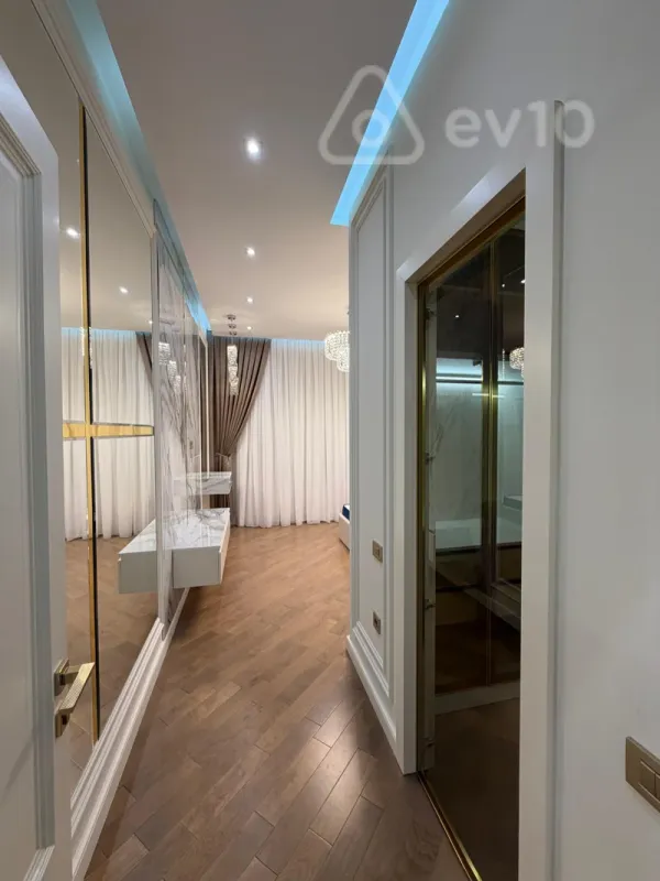 Kirayə verilir 3 otaqlı yeni tikili 140 m²