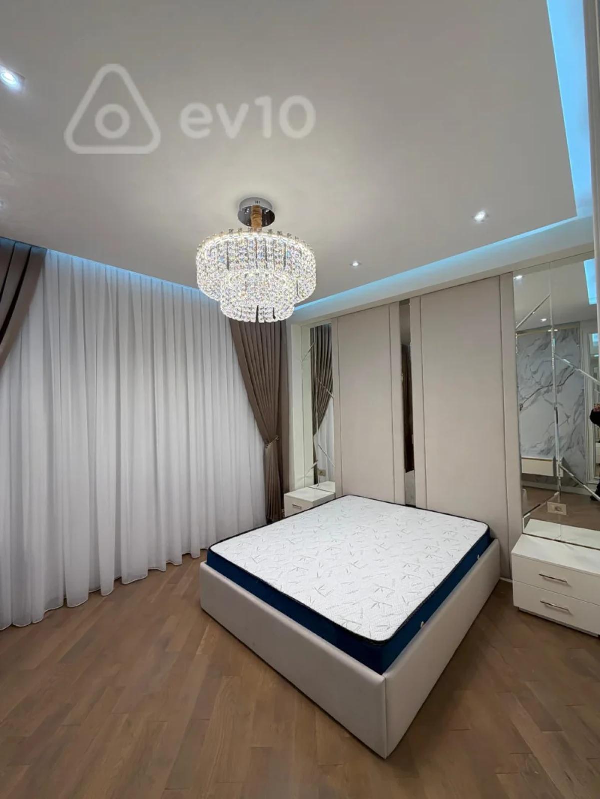 Kirayə verilir 3 otaqlı yeni tikili 140 m²